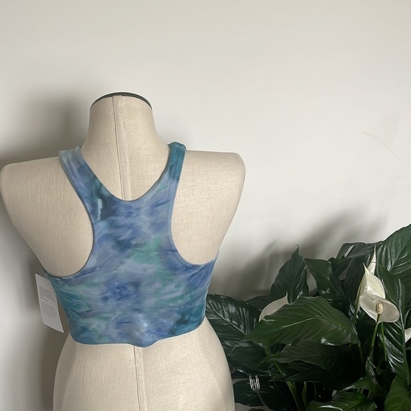 Athleta Conscious Crop Printed Tie Dye Padded blue
Sports Bra Size Medium NWT - Picture 5 of 8